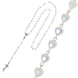 Różaniec komunijny z białymi opalizowanymi serduszkami dla dziewczynki