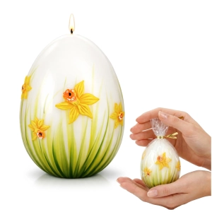 Świeca wielkanocna jajko Z ŻONKILAMI dekoracyjna biała 9 cm