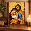 Ikona Święta Rodzina z Jezusem w ramionach Maryi, zdjęcie 5 – widok drewnianej ikony z innej perspektywy